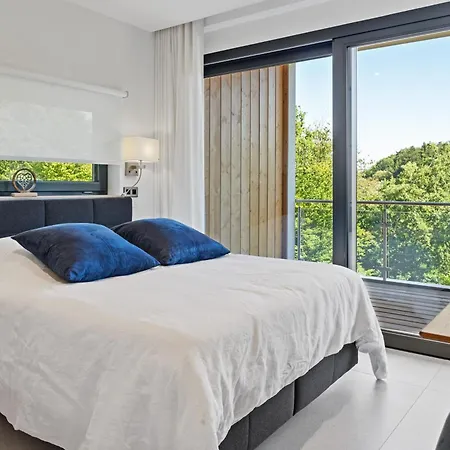 Maison Neuve En Bordure De Foret *