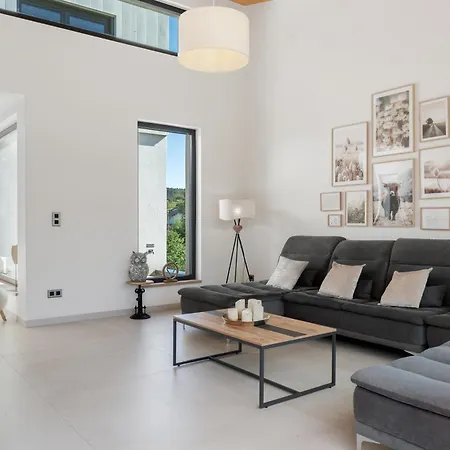 Maison Neuve En Bordure De Foret *